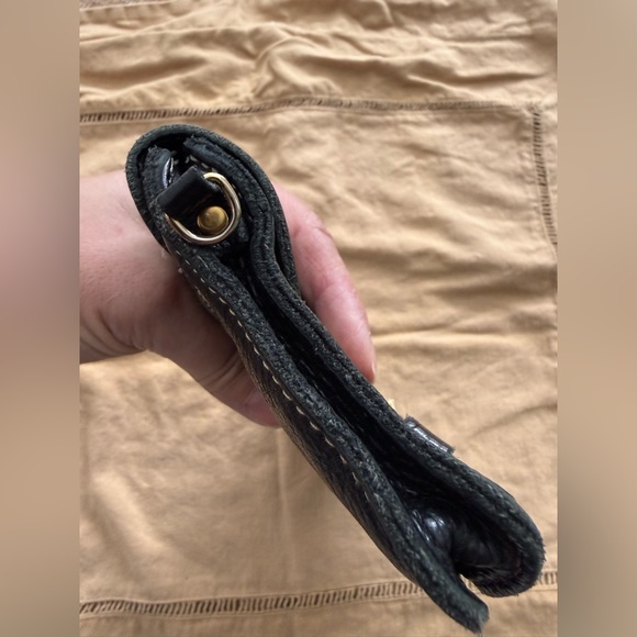 Roots Black Leather Shoulder Bag - Picture 11 of 13